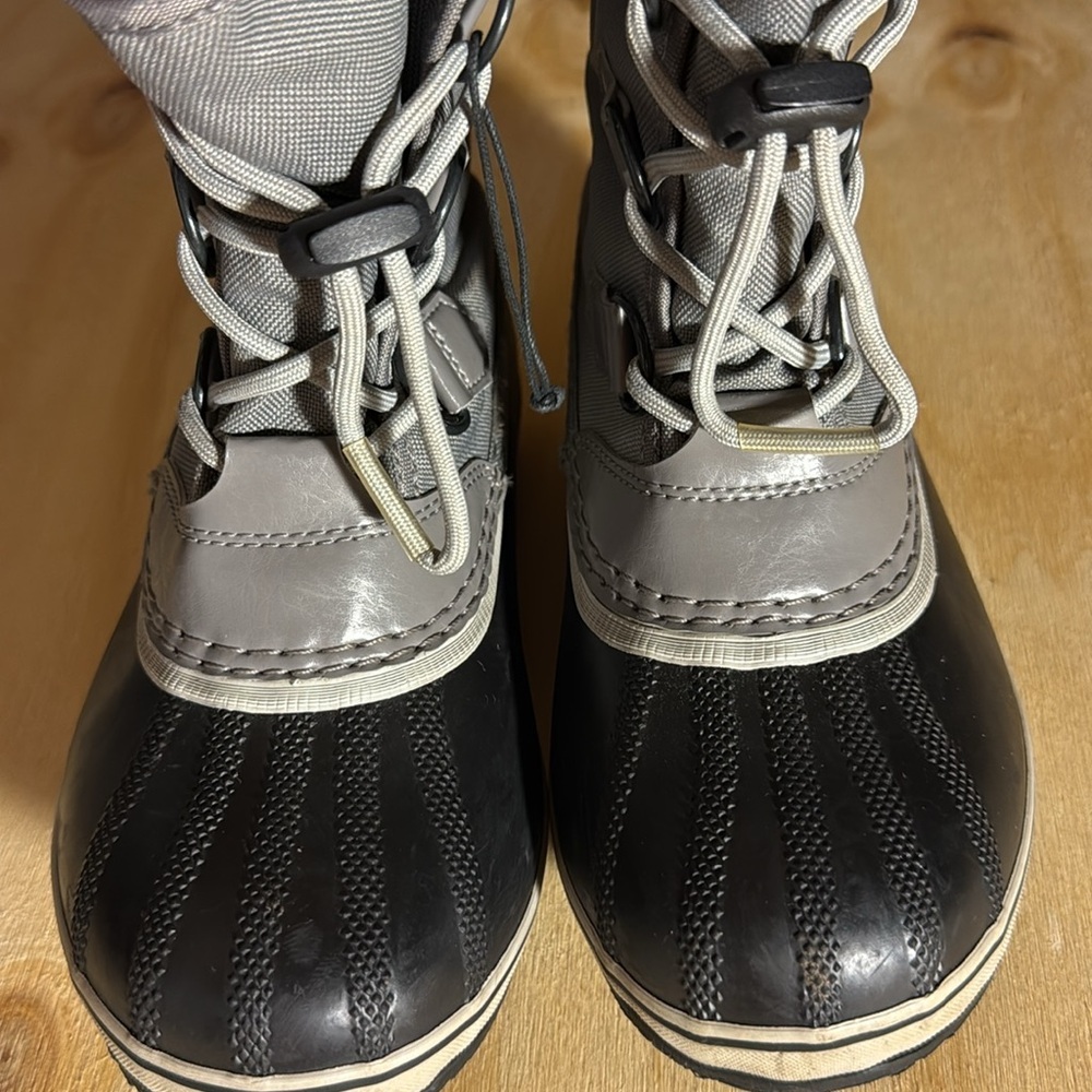 Sorel winter Gray and Black Waterproof Boots Size 3 - Picture 11 of 12